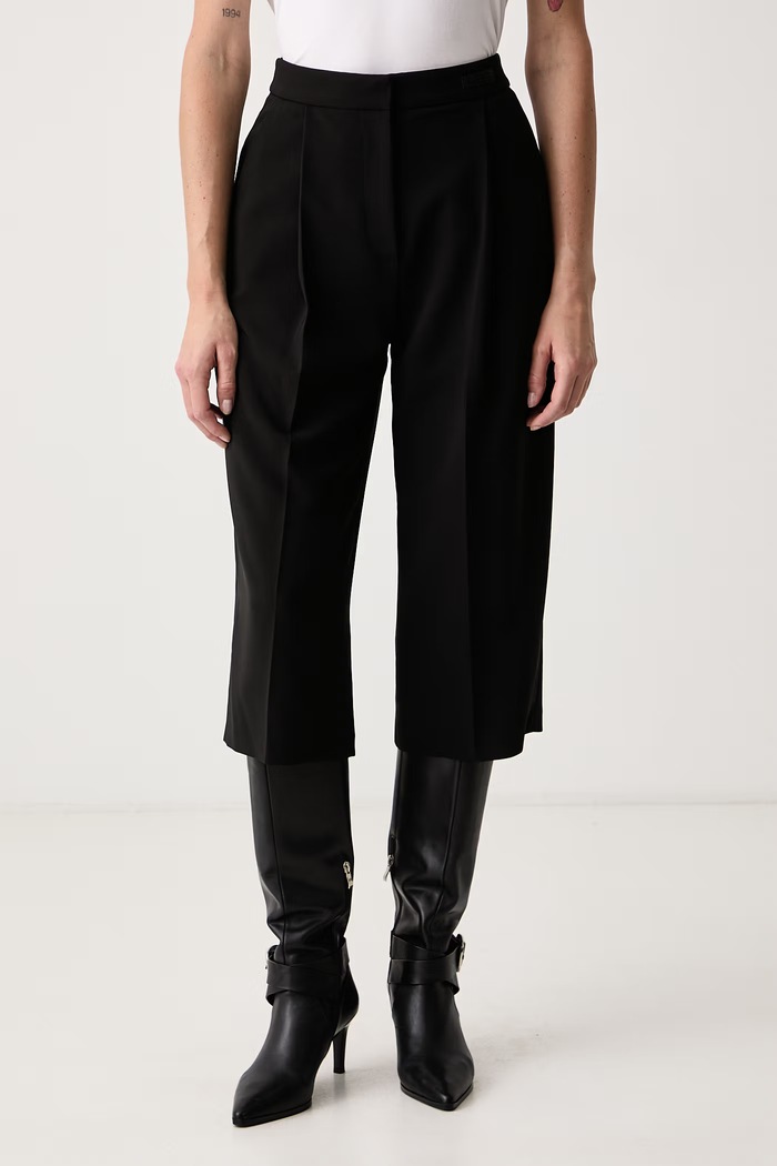 Elisabetta Franchi Spodnie capri damskie czarny PA18166E2