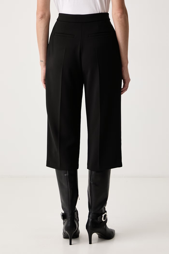 Odzież Elisabetta Franchi Spodnie capri damskie PA18166E2 czarny