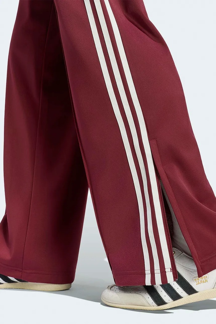 Spodnie dresowe damskie Pleated Firebird adidas Originals bordowy LG4304