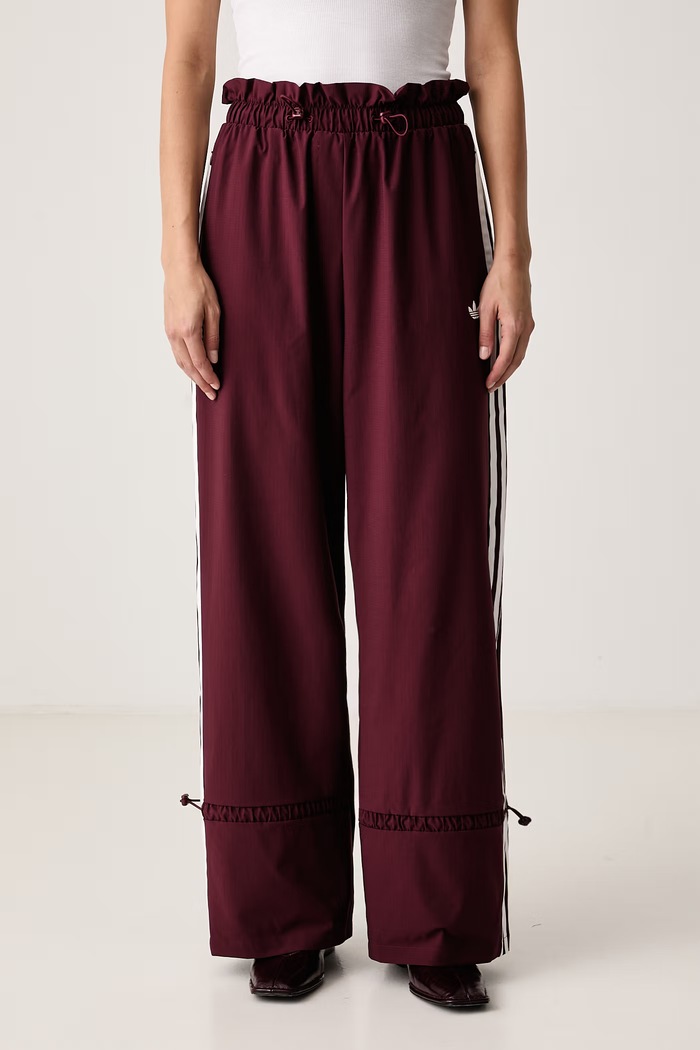 adidas Originals Pantaloni de trening pentru femei Nylon Paper Bag burgundia LG4281