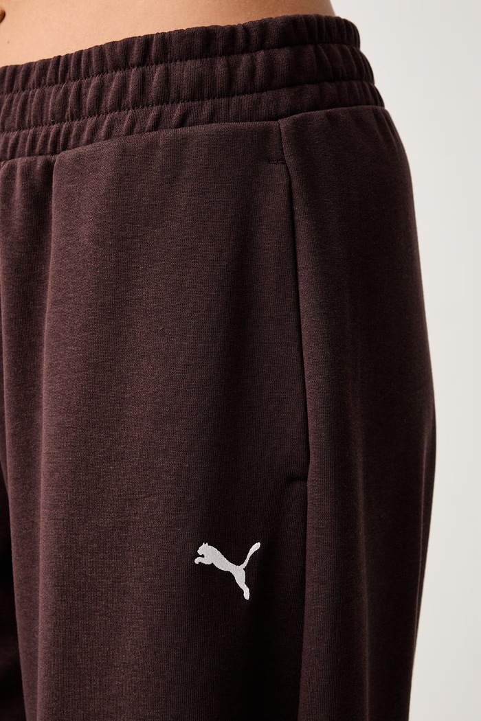 Puma παντελόνι επίσημο γυναικείο βαμβακερό Essentials καφέ 695832