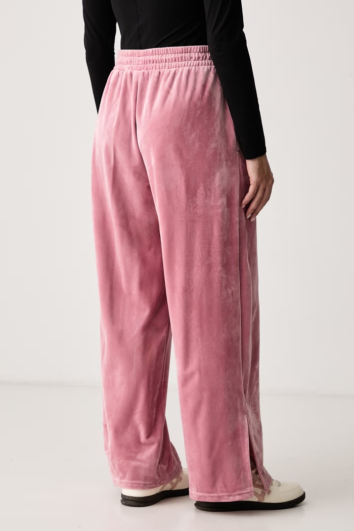 Odzież Puma Spodnie dresowe damskie welurowe Essentials Elevated 694022 różowy