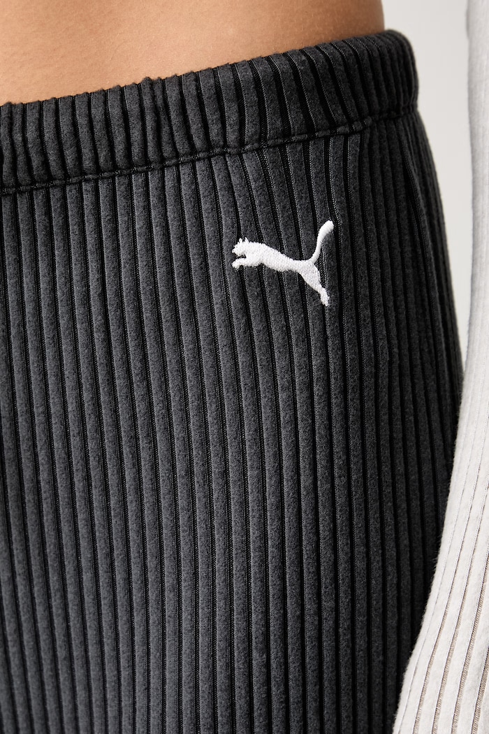 Puma spodnie dresowe damskie z wiskozą Essentials Ribbed szary 636667