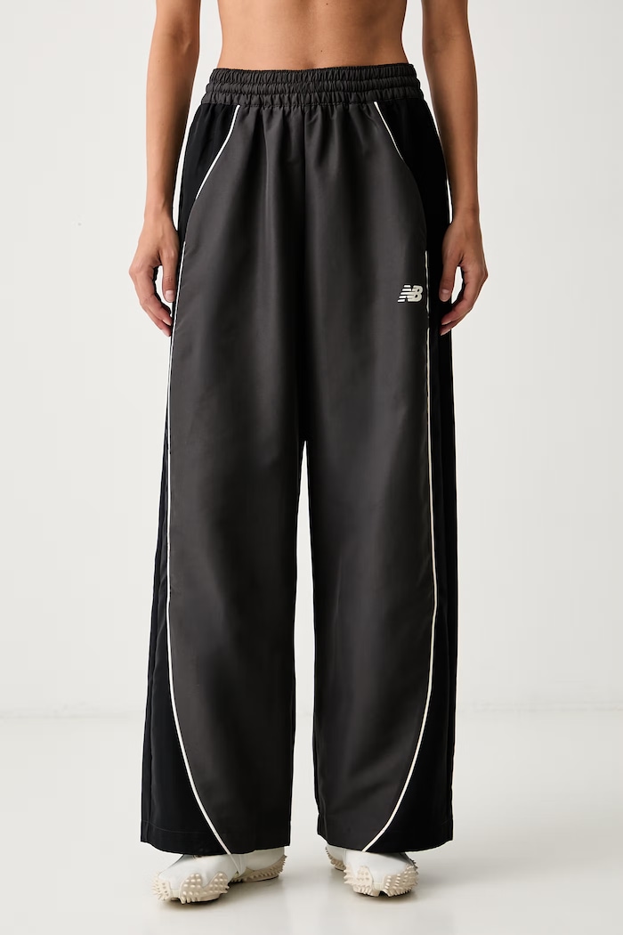 New Balance spodnie dresowe damskie czarny WB62O9UFBLK