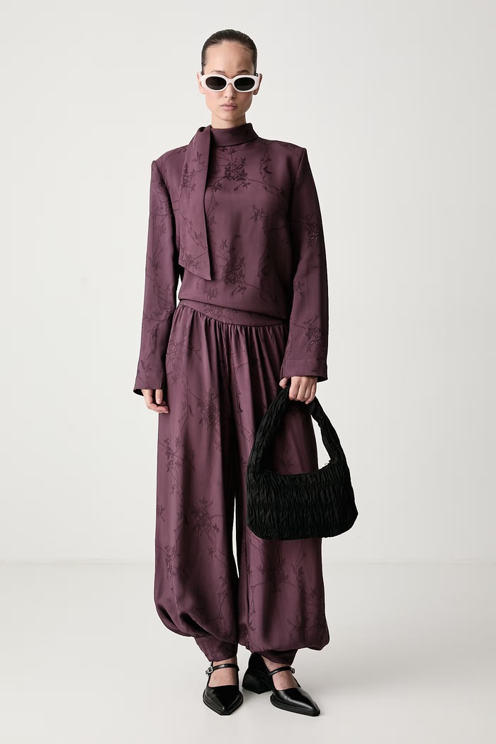 Stine Goya Spodnie damskie z wiskozy SG.AW26.P192.2548 bordowy AW26