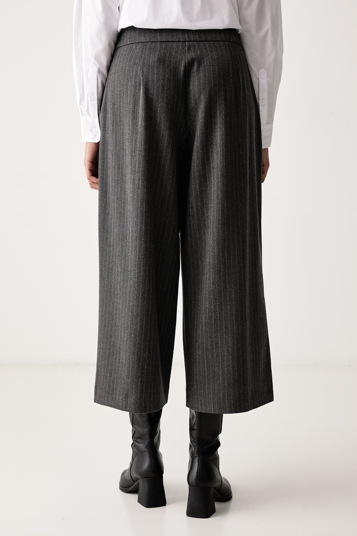 Odzież Joop! Spodnie capri damskie 30104837 szary