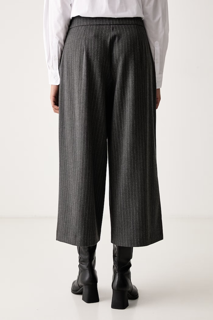 Odzież Joop! Spodnie capri damskie 30104837 szary