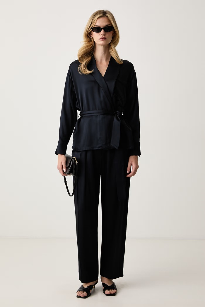 Victoria Beckham Spodnie garniturowe damskie z acetatem Cecilia 1426WTR002857J granatowy AW26