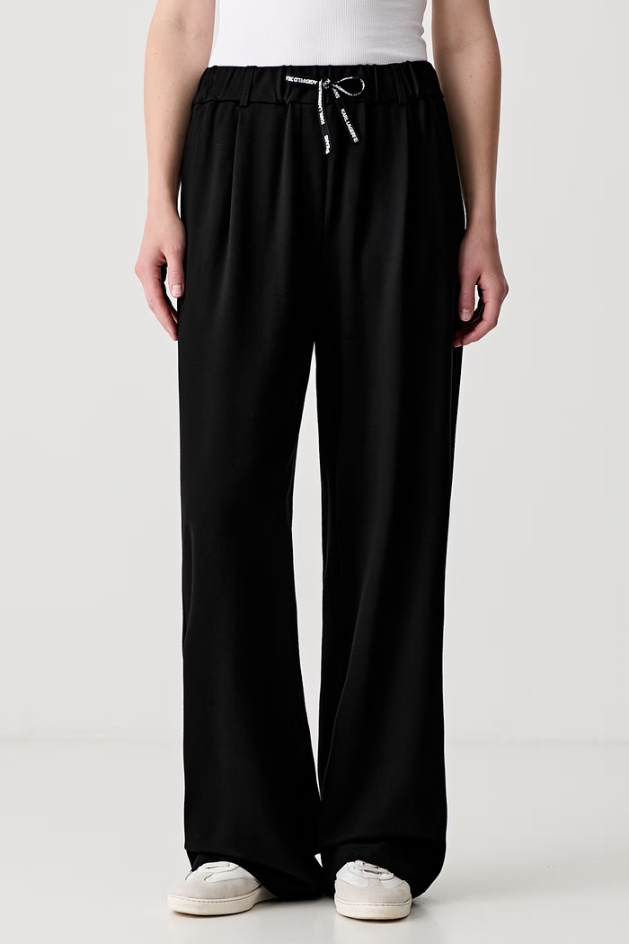 Karl Lagerfeld Jeans spodnie dresowe damskie z wiskozą czarny B3W10024