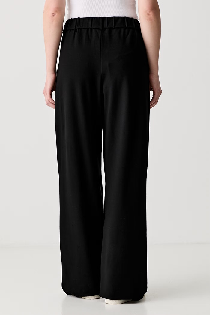 Odzież Karl Lagerfeld Jeans spodnie dresowe damskie z wiskozą B3W10024 czarny