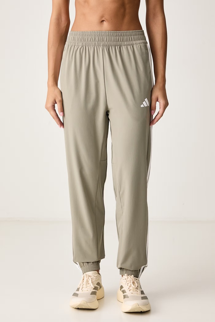 adidas Performance Παντελόνι επίσημο Γυναικείο Essentials πράσινο KT3789