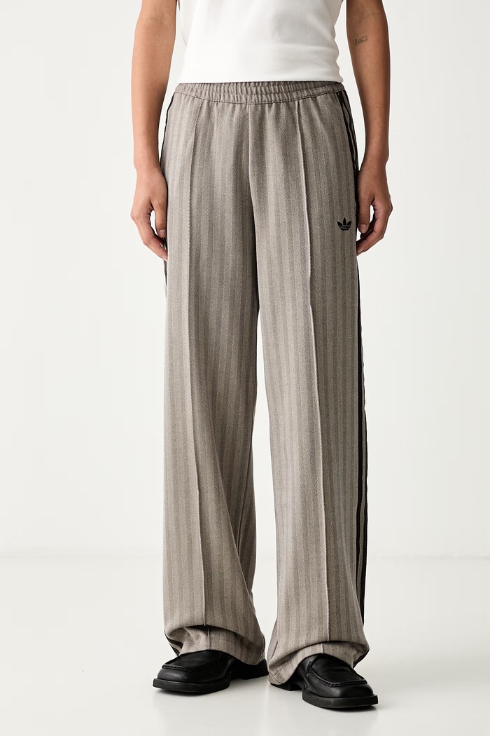adidas Originals spodnie dresowe damskie beżowy KX1869