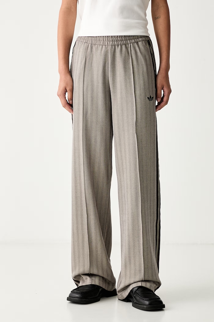 adidas Originals spodnie dresowe damskie beżowy KX1869