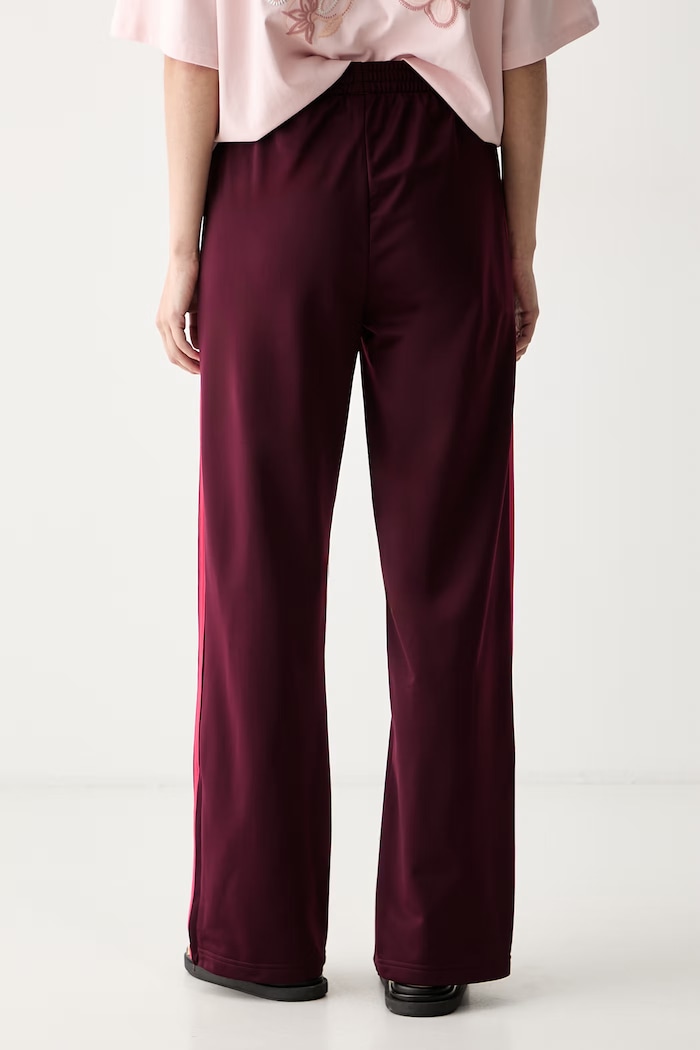 Odzież adidas Originals spodnie dresowe damskie Firebird KW0230 bordowy