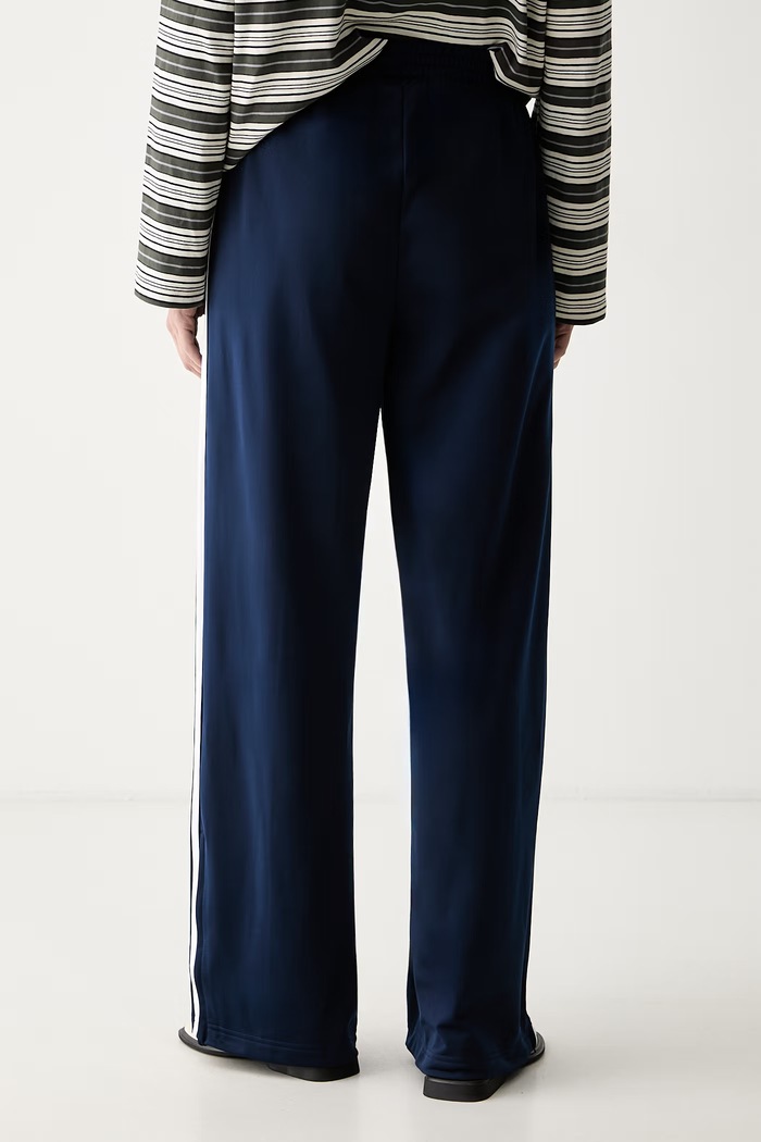 Odzież adidas Originals spodnie dresowe damskie Firebird KV5403 granatowy