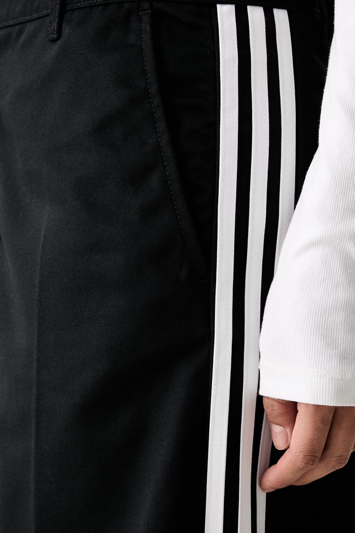adidas Originals hlače ženske z bombažem Tailored črna KS9370