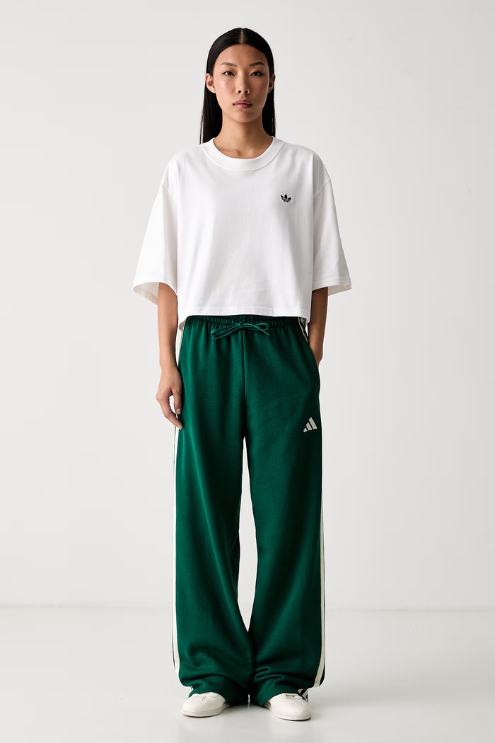 adidas spodnie straight damskie z bawełną Essentials KZ2083 zielony AW26