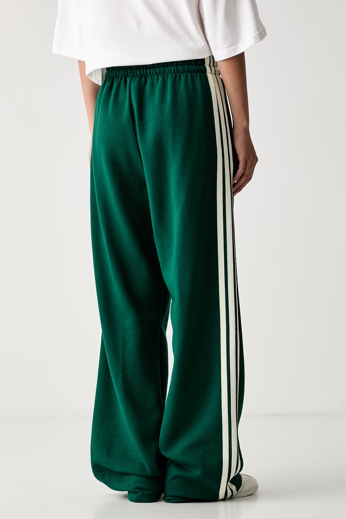 Odzież adidas spodnie straight damskie z bawełną Essentials KZ2083 zielony