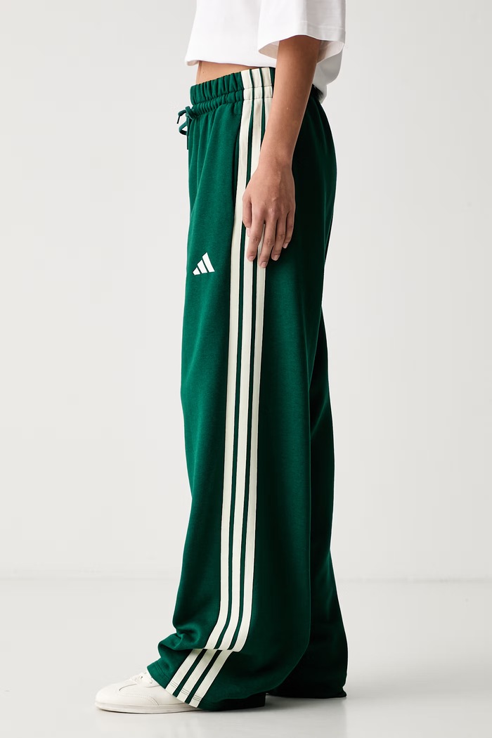 adidas spodnie straight damskie z bawełną Essentials zielony KZ2083