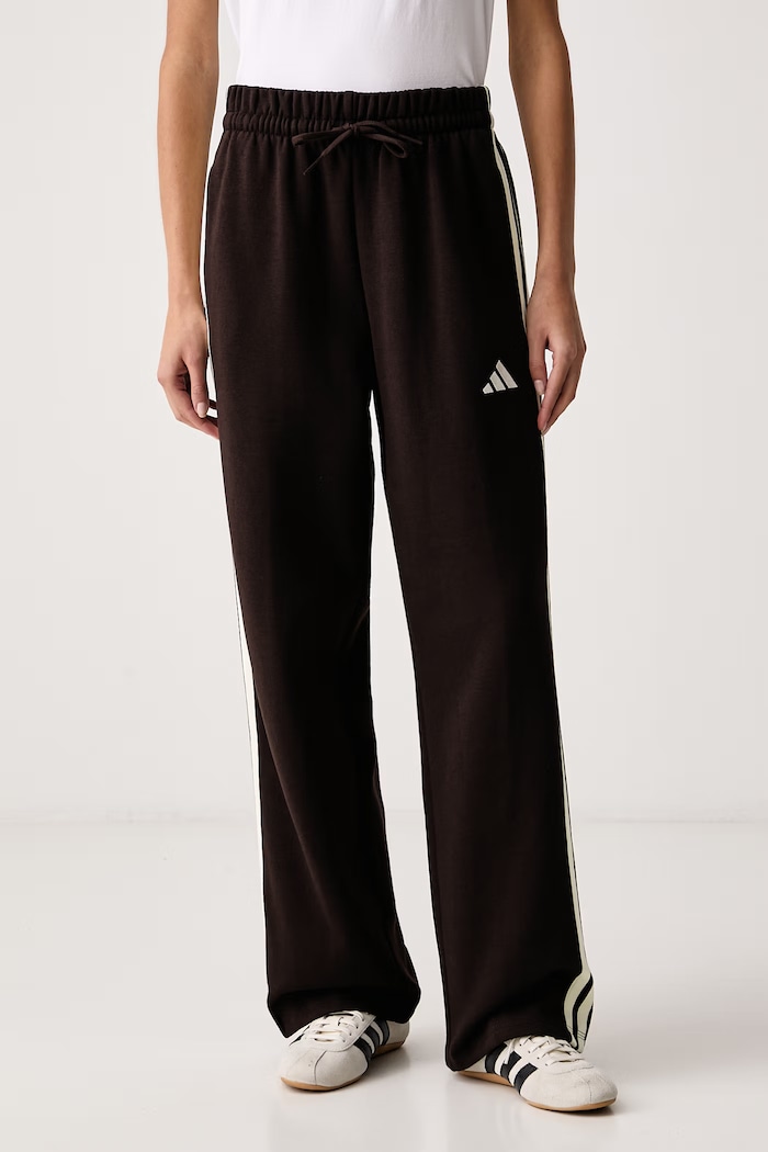 adidas Spodnie dresowe damskie z bawełną Essentials brązowy KX0790