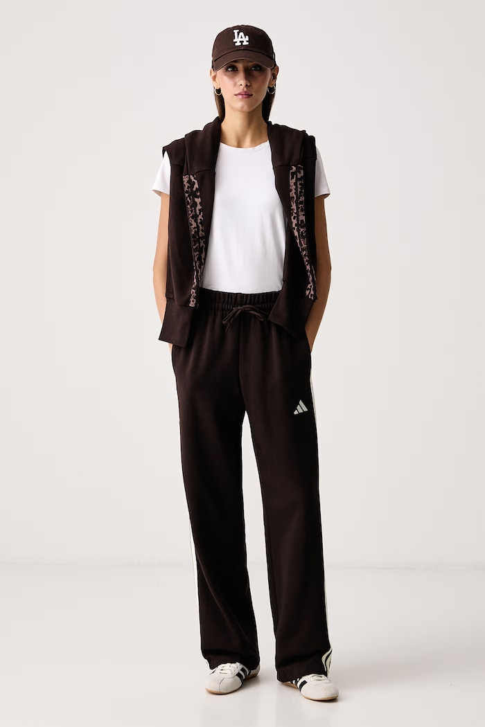 adidas Spodnie dresowe damskie z bawełną Essentials KX0790 brązowy AW26