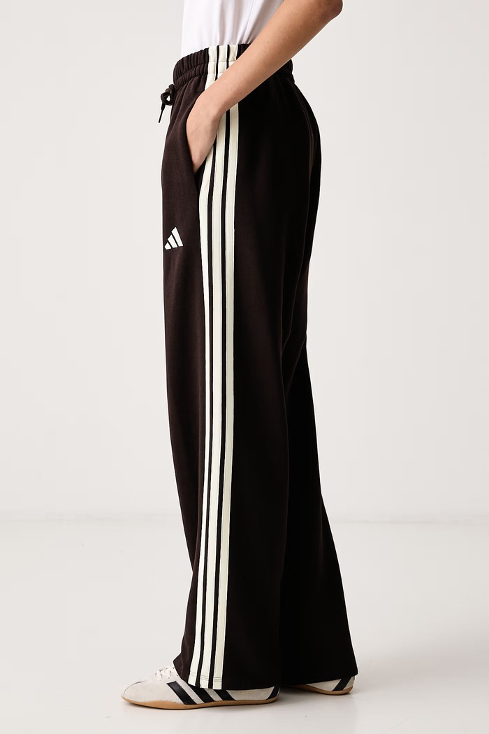 Spodnie dresowe damskie z bawełną Essentials adidas KX0790 brązowy