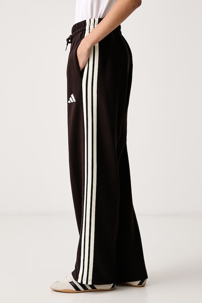 Spodnie dresowe damskie z bawełną Essentials adidas KX0790 brązowy