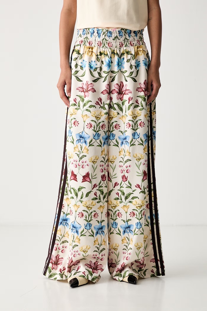 adidas spodnie wide leg damskie x Farm Rio beżowy KZ5537