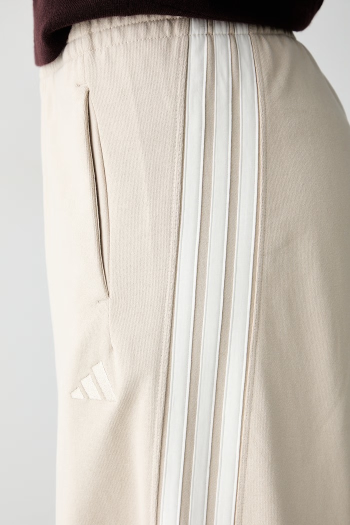 adidas spodnie dresowe damskie bawełniane beżowy KV9913