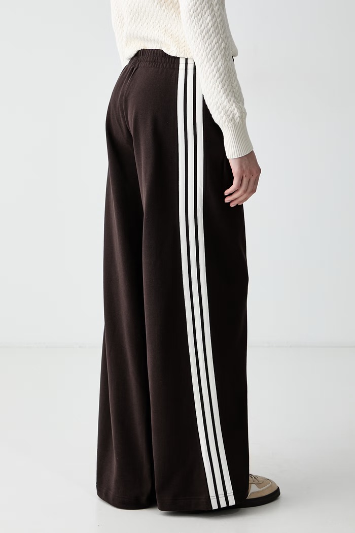 Odzież adidas spodnie dresowe damskie bawełniane KW7703 brązowy