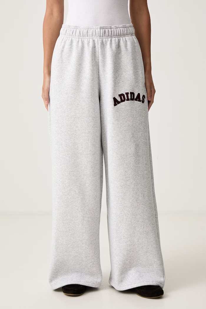 adidas Spodnie dresowe damskie z bawełną Chenille Pack szary KU0333