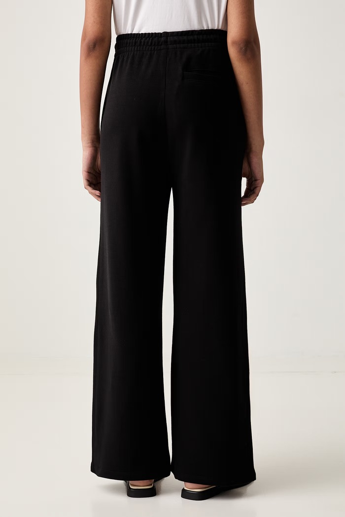 Odzież Calvin Klein spodnie dresowe damskie bawełniane LV044G248G czarny
