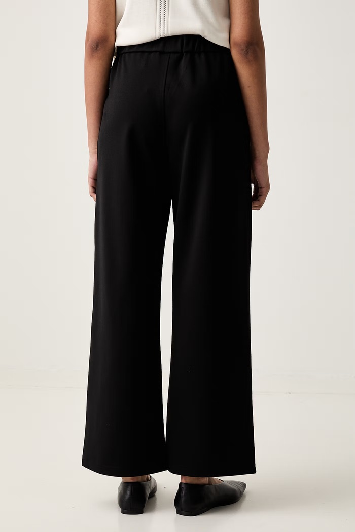 Odjeća Calvin Klein hlače za žene LV044G210G crna