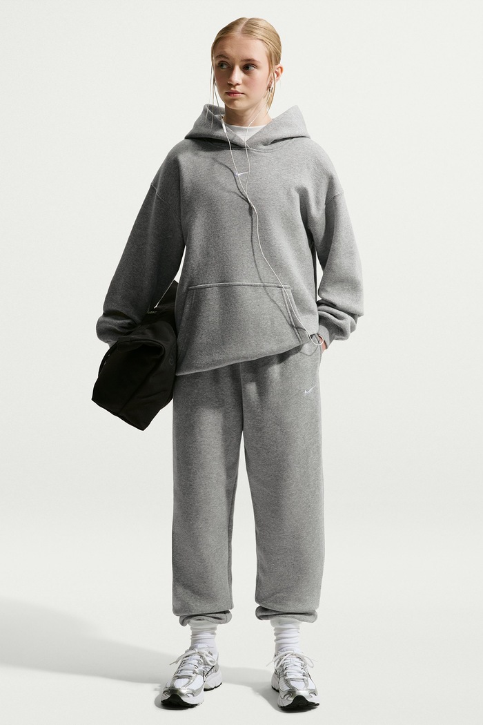 Nike Spodnie dresowe dziecięce z bawełną Nike Sportswear Studio Fleece szary IM4905