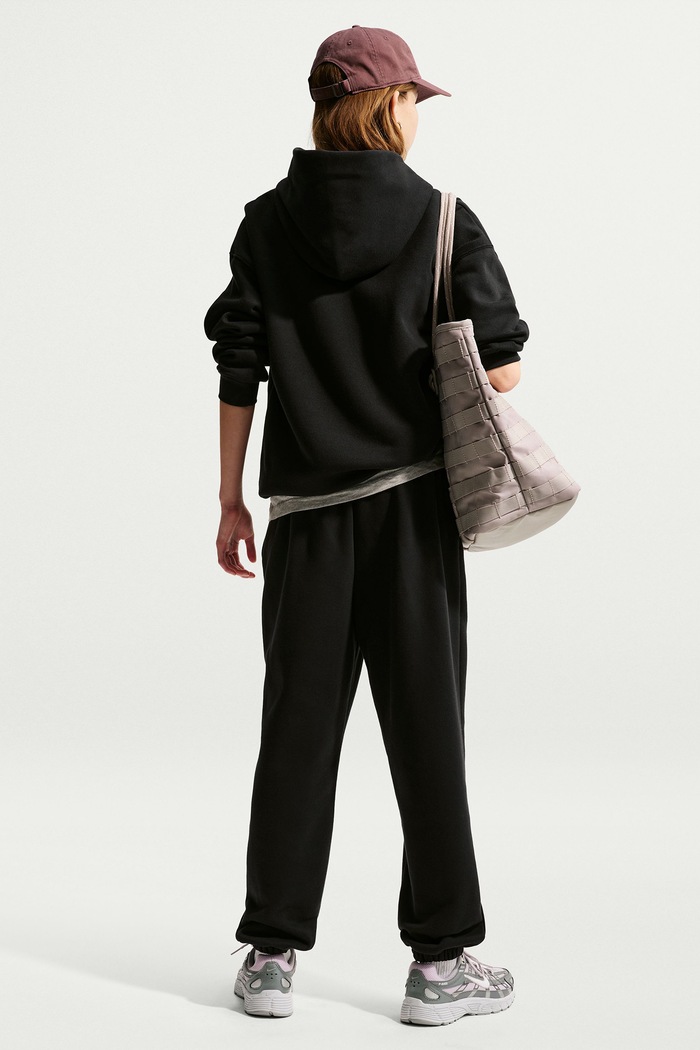 Nike Teplákové nohavice detské s bavlnou Nike Sportswear Studio Fleece IM4905 čierna AW26