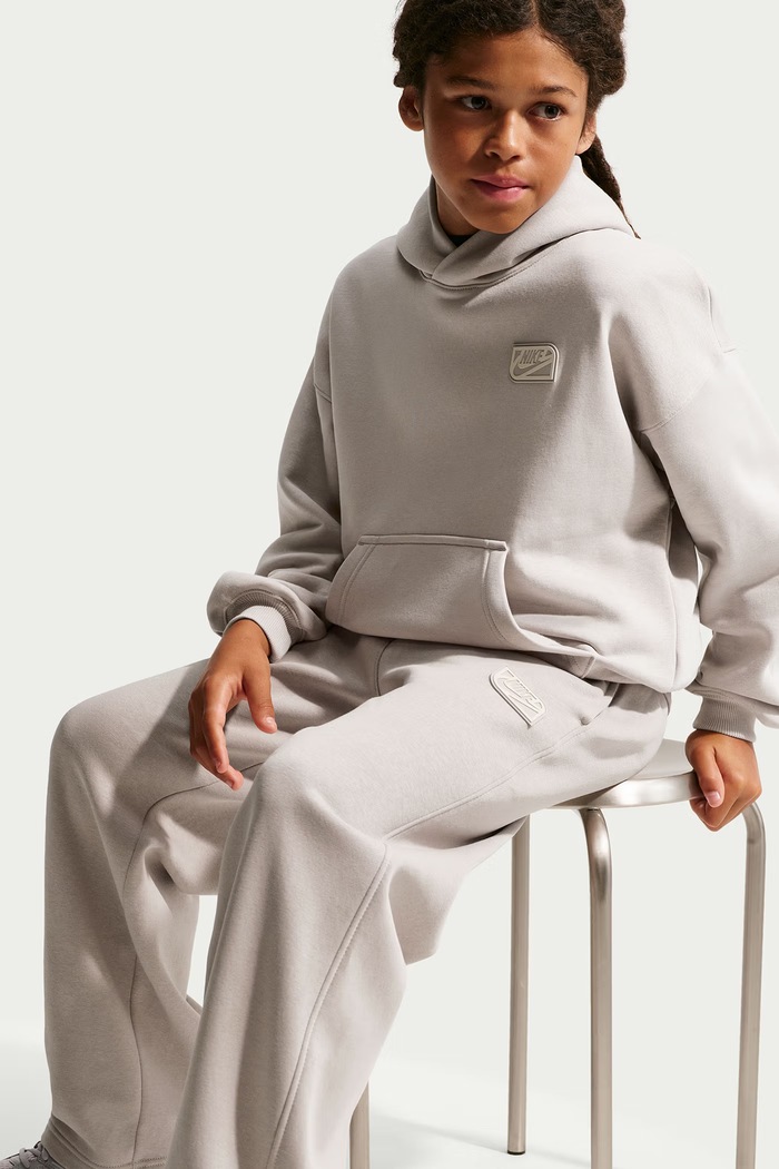 Spodnie dresowe dziecięce z bawełną Nike Sportswear Club Nike beżowy IO1694