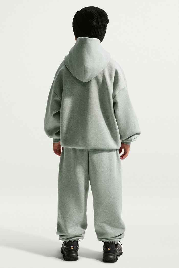 Nike Spodnie dresowe dziecięce z bawełną Nike Solo Swoosh IZ5350 szary AW26