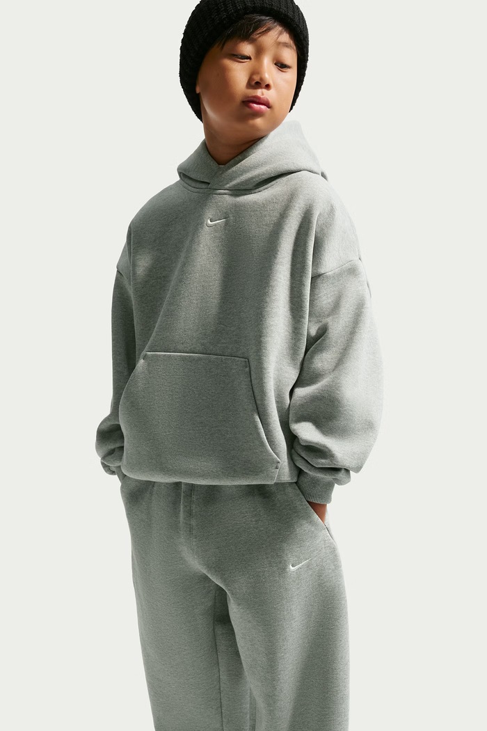 Chłopiec Nike Spodnie dresowe dziecięce z bawełną Nike Solo Swoosh IZ5350 szary