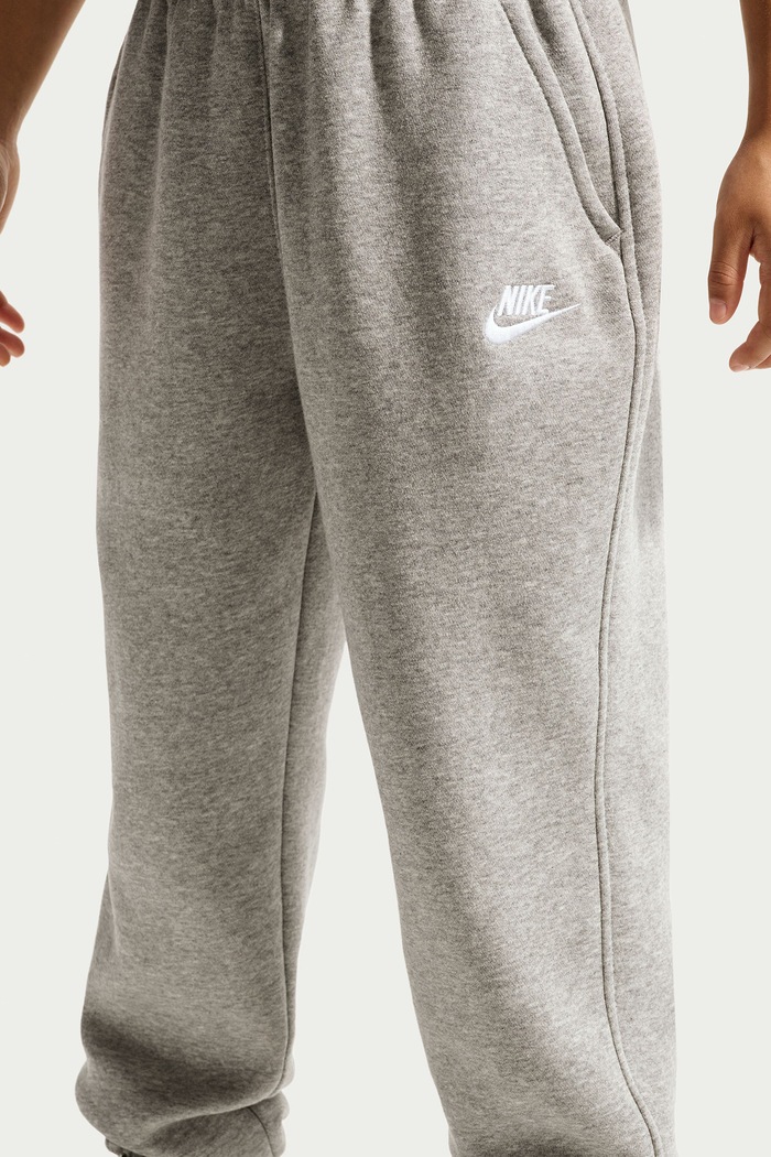 Nike Spodnie dresowe dziecięce z bawełną Nike Sportswear Club Fleece IQ6116