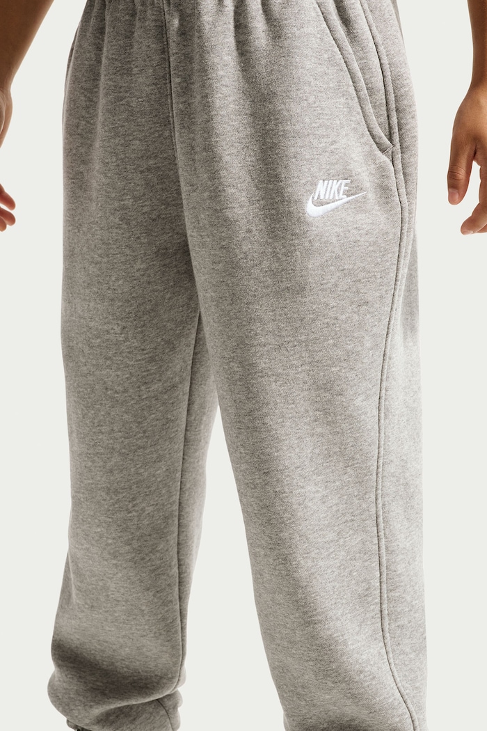 Nike Spodnie dresowe dziecięce z bawełną Nike Sportswear Club Fleece IQ6116