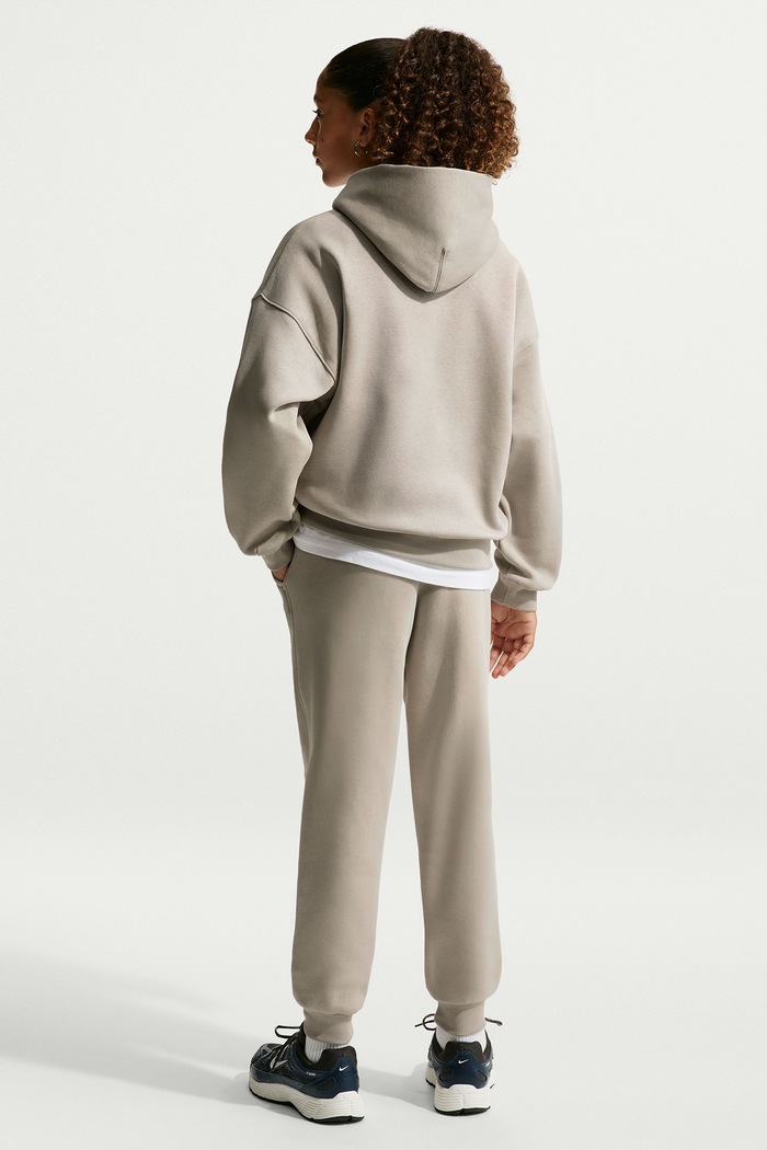 Chłopiec Nike Spodnie dresowe dziecięce z bawełną Nike Sportswear Club Fleece FD3008 beżowy