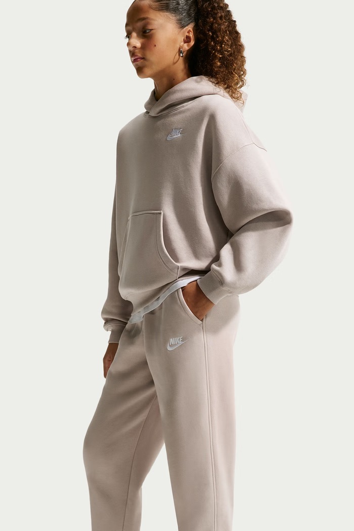 Spodnie dresowe dziecięce z bawełną Nike Sportswear Club Fleece Nike FD3008 beżowy