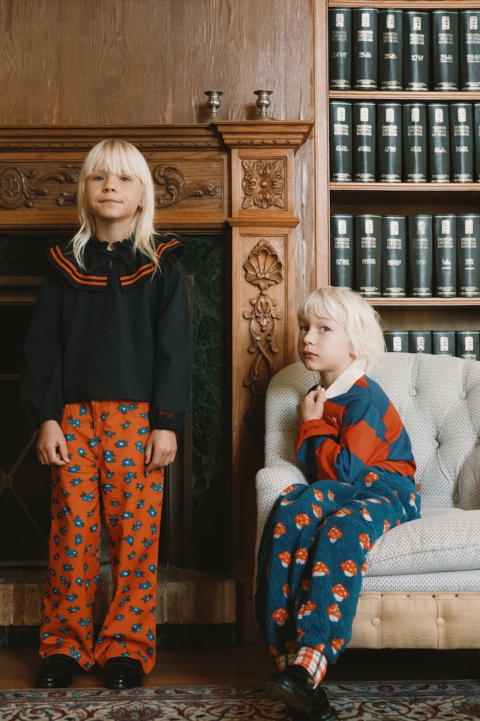Spodnie dresowe dziecięce polarowe TINY MUSHROOMS SHERPA SWEATPANT Tinycottons niebieski AW26.235