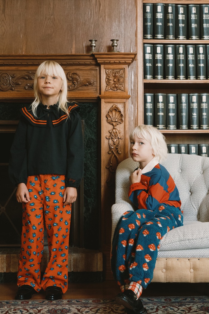 Spodnie dresowe dziecięce polarowe TINY MUSHROOMS SHERPA SWEATPANT Tinycottons niebieski AW26.235