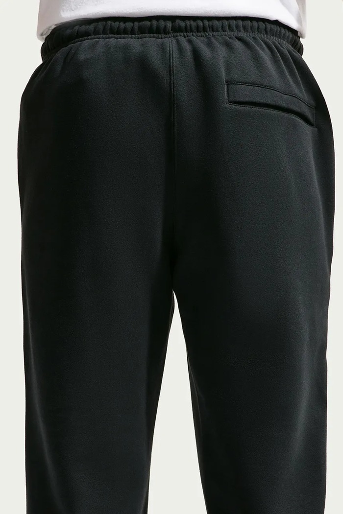Spodnie joggery męskie z bawełną Club Nike Sportswear czarny FN3787.010