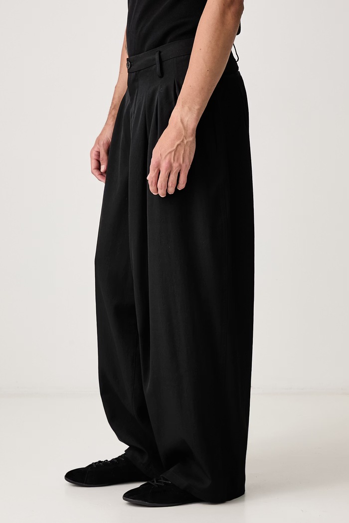 12 TUCKS spodnie garniturowe wełniane męskie Yohji Yamamoto KN3675 czarny