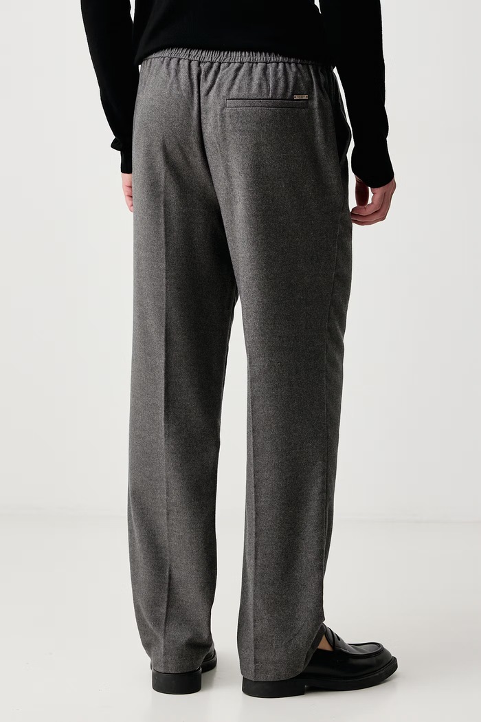 Odzież Guess Spodnie męskie z wiskozą ALTON M6BB22.W5218 szary