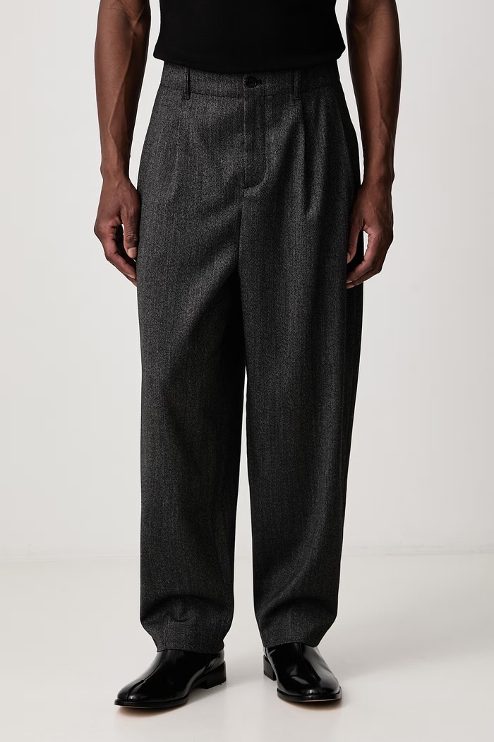 Maison Kitsuné Spodnie z dodatkiem wełny męskie szary MRMWP05WT3044