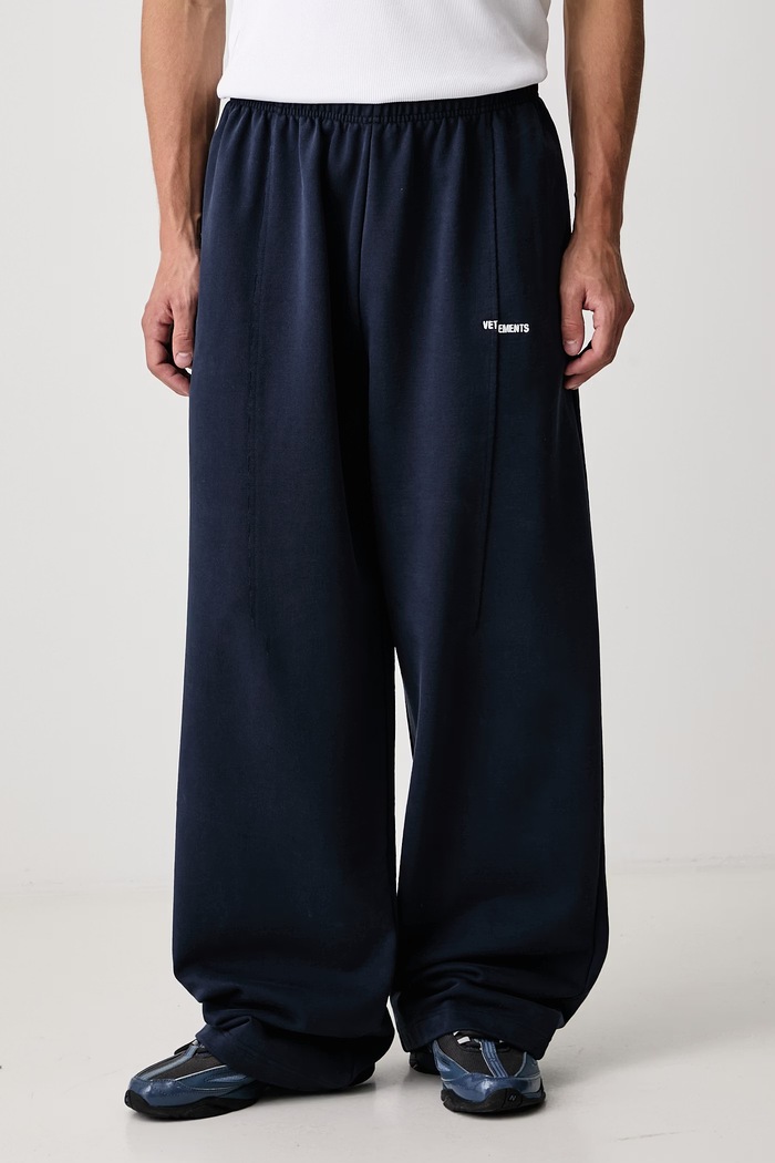 Vetements Spodnie dresowe z bawełną męskie granatowy MH27SP183N
