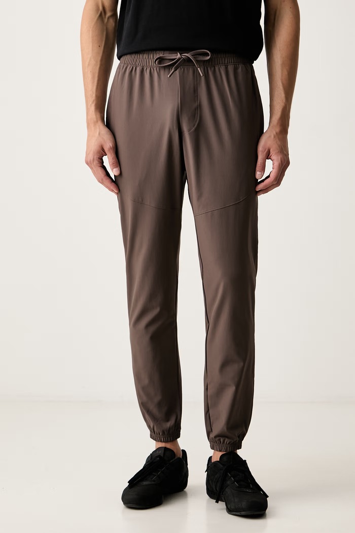Under Armour spodnie dresowe męskie Vibe Woven brązowy 1386557.200